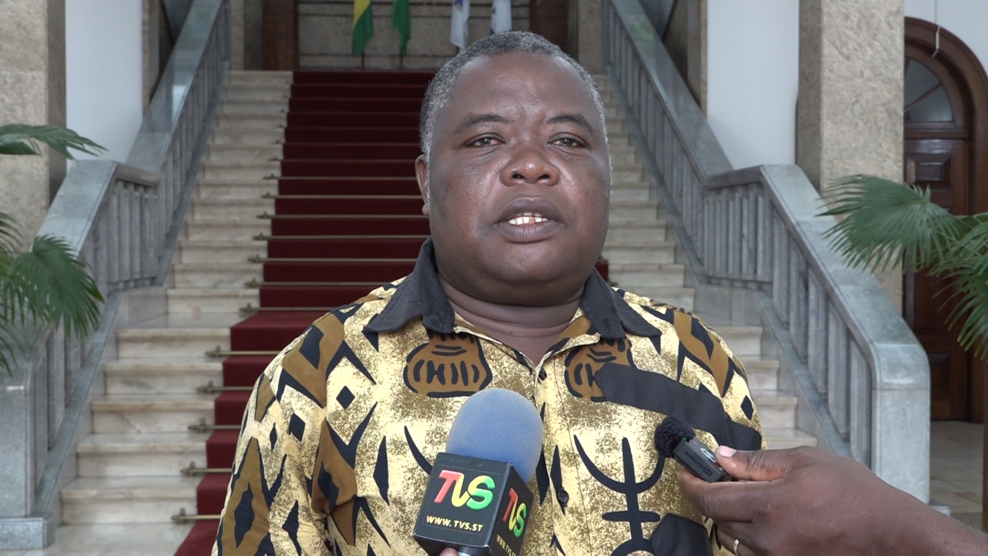 Trabalhadores da FENAME pedem apoio do PR para receber salários atrasados