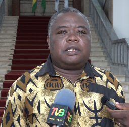 Trabalhadores da FENAME pedem apoio do PR para receber salários atrasados