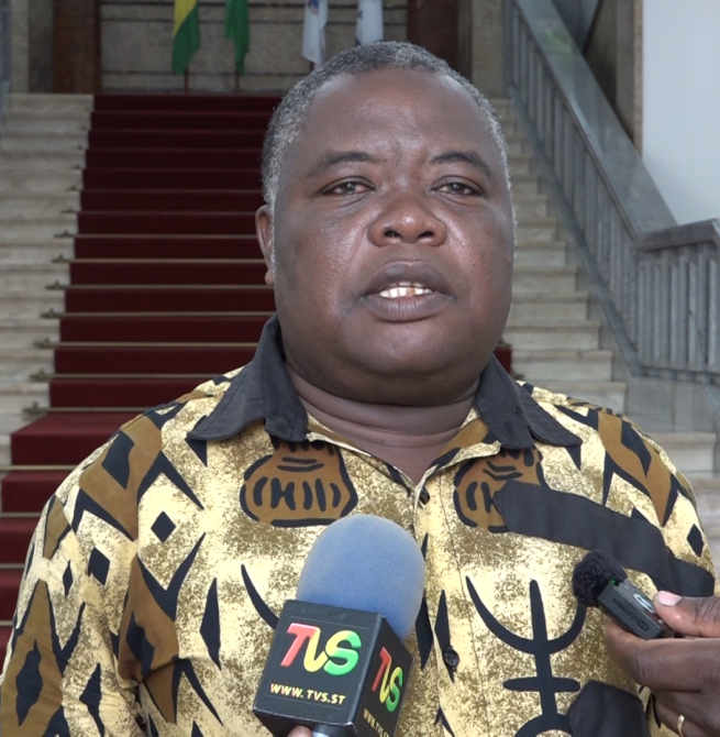 Trabalhadores da FENAME pedem apoio do PR para receber salários atrasados