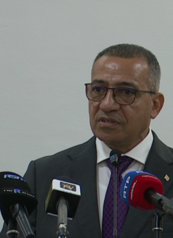 Carlos Vila Nova lança candidatura para um segundo mandato como presidente da república